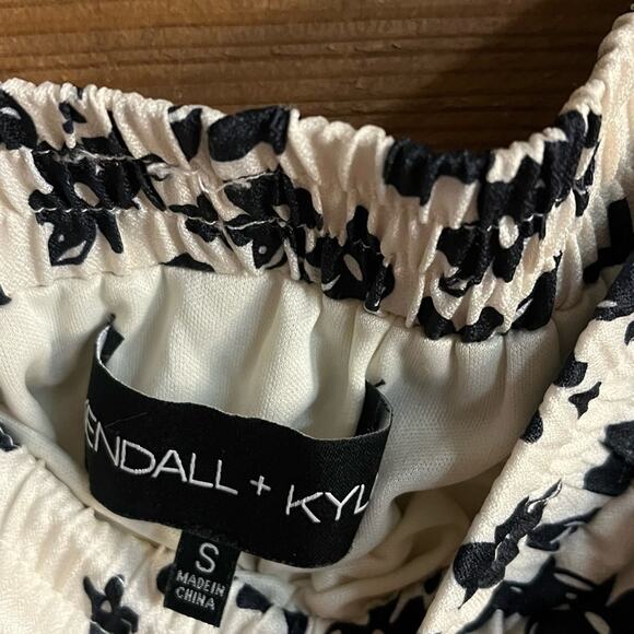 Kendall + Kylie White And Black Floral Skirt Size Small - Picture 10 of 11